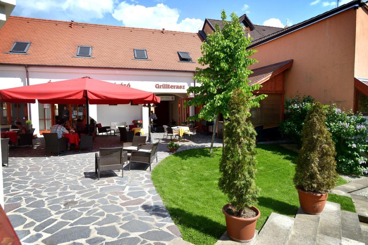 B&B Servita Udvarhaz Eger