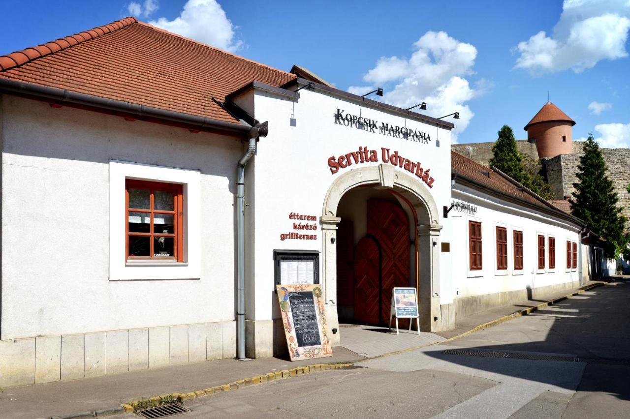 Servita Udvarház Bed and breakfast Eger