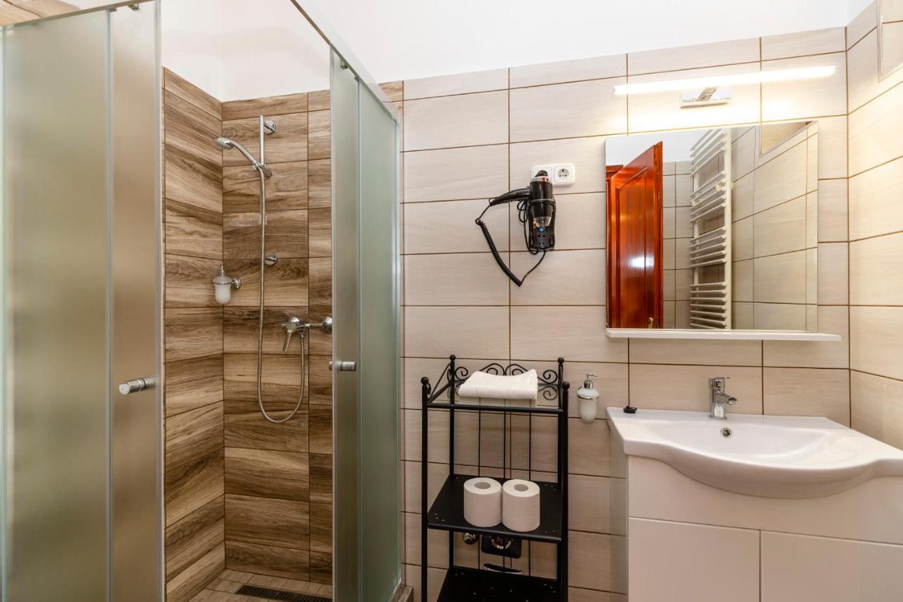 Servita Udvarhaz B&B *