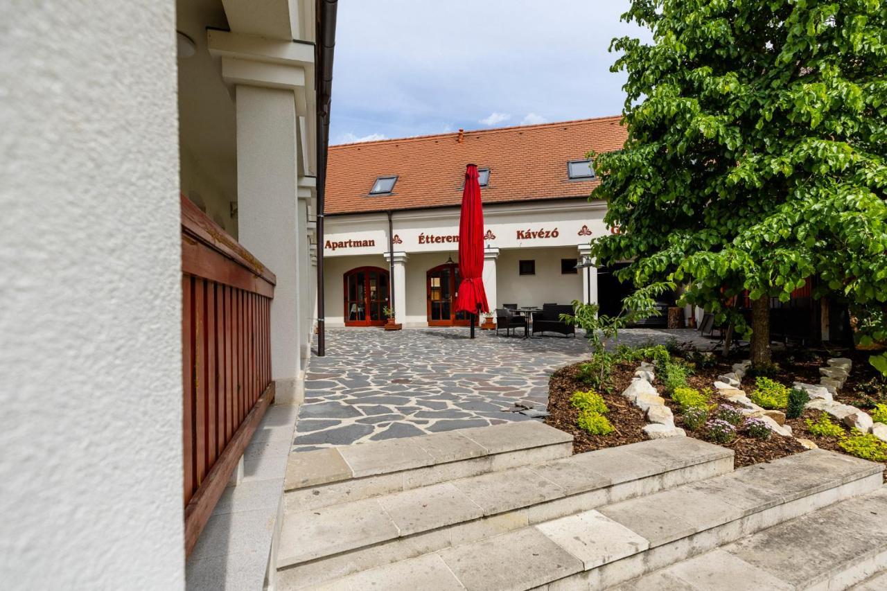 B&B Servita Udvarhaz Eger