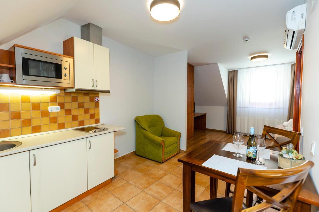 Bed & Breakfast Servita Udvarhaz *