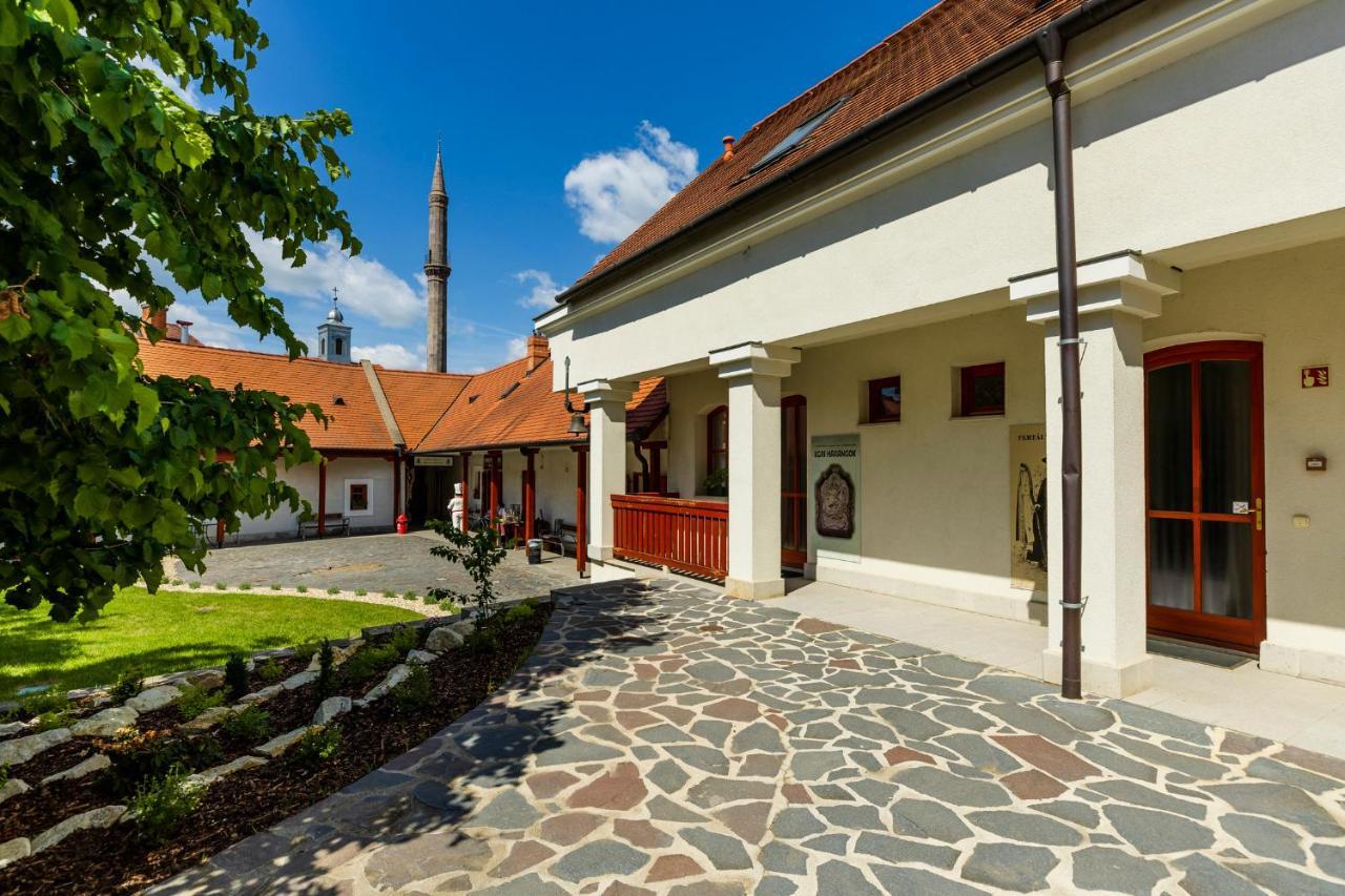 Servita Udvarhaz Bed & Breakfast Eger